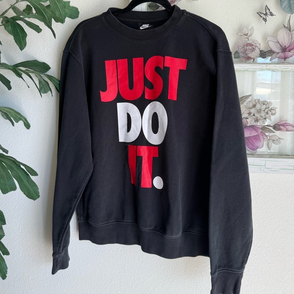 Nike Just Do It Black Crewneck Sweatshirt Red White Logo Men’s Size M